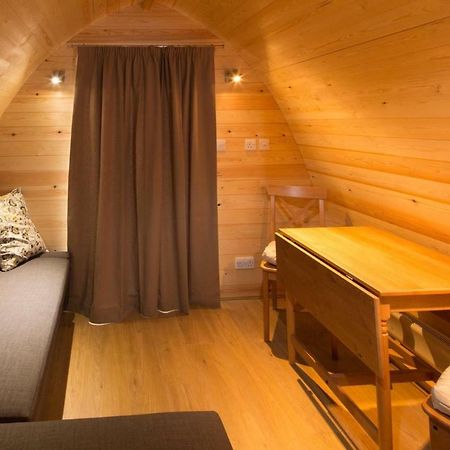 Mallow Glamping Pod เชลเทนแฮม ภายนอก รูปภาพ